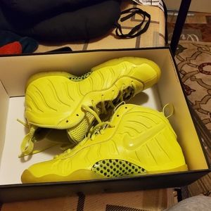 Neon nike foamposite